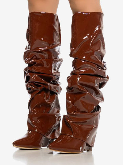 Pointed-Toe Wedge Knee-High Boots in Red – photo 6