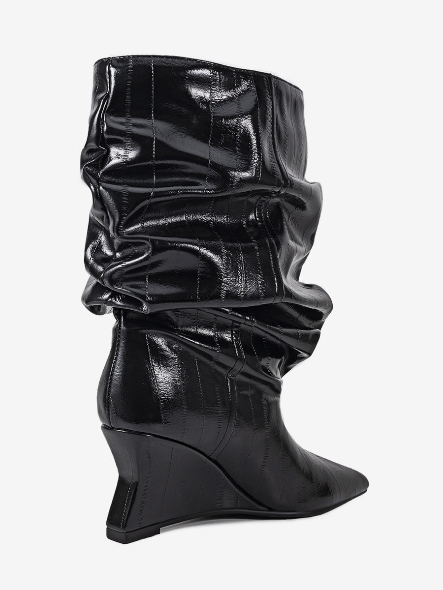 Pointed-Toe Wedge Ankle Boots in Black – photo 4